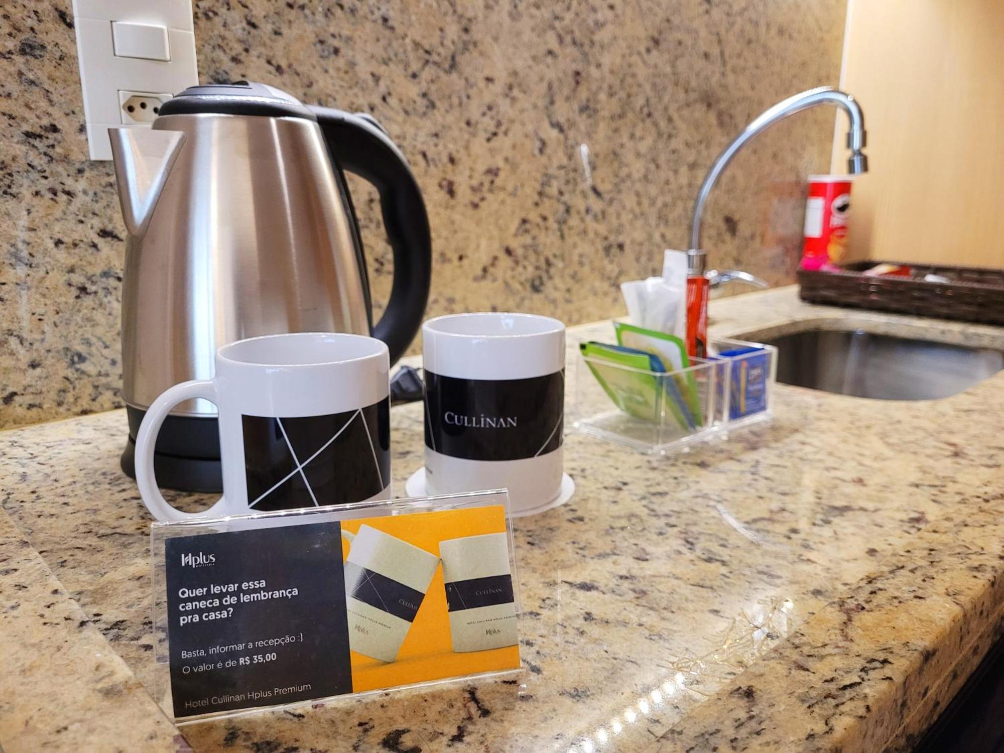 Cullinan Hplus Premium Бразилиа Экстерьер фото A water dispenser in a hotel