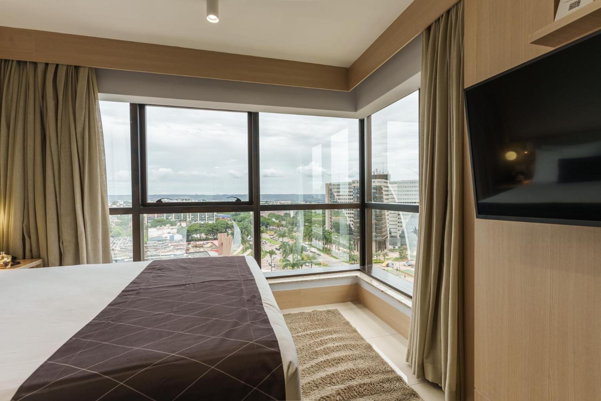 Cullinan Hplus Premium Бразилиа Номер фото
